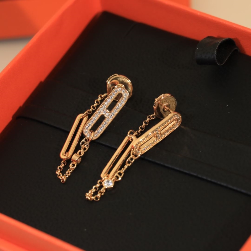 H**me5 earrings